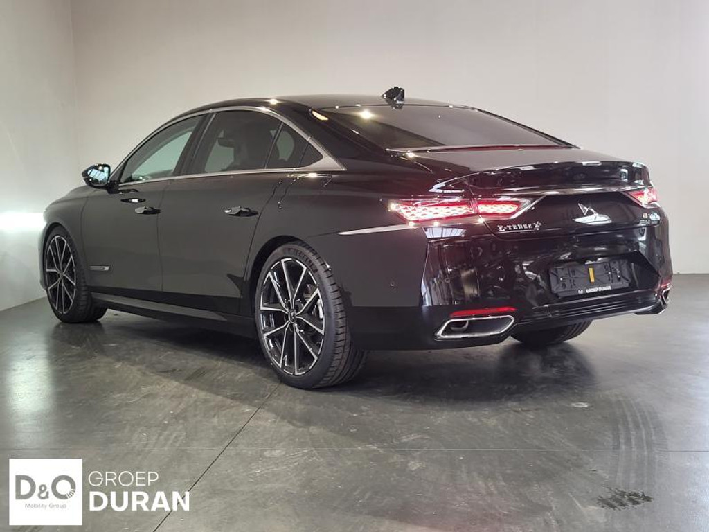 53744301-2.jpg