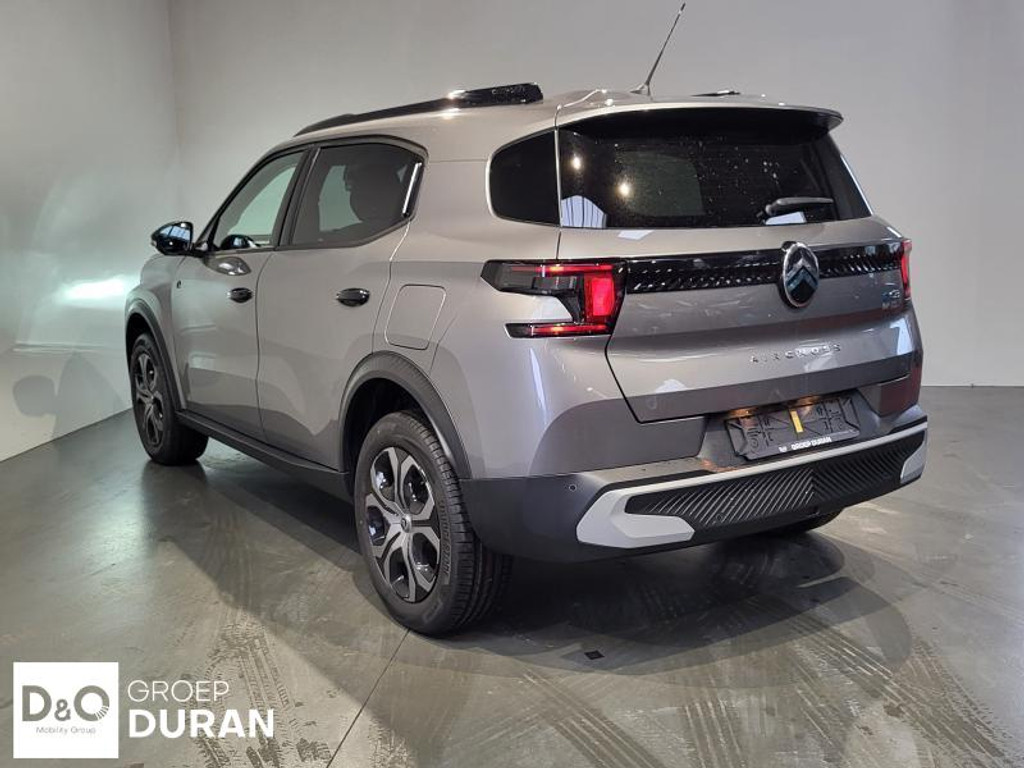 55370357-2.jpg