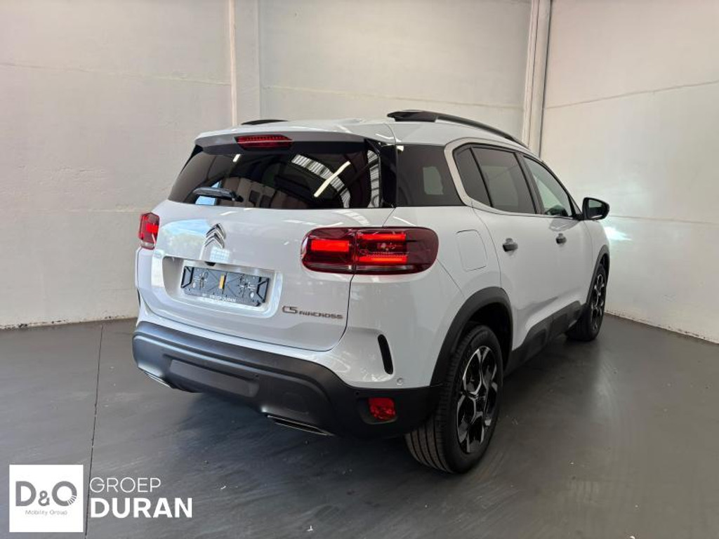 56918306-3.jpg