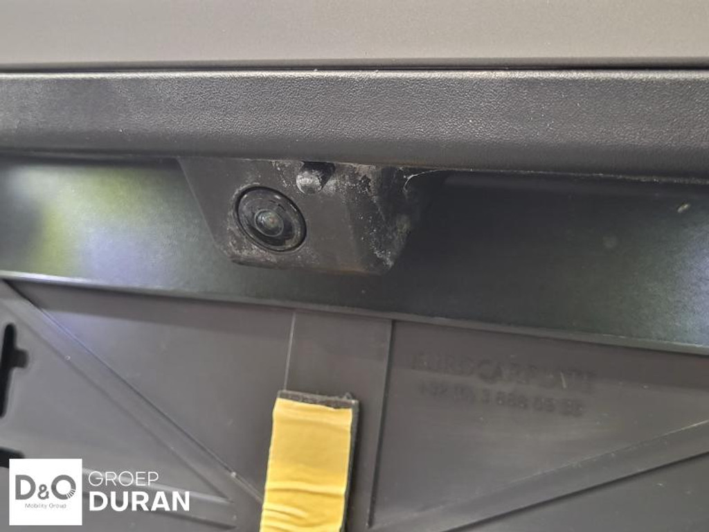 56967695-3.jpg